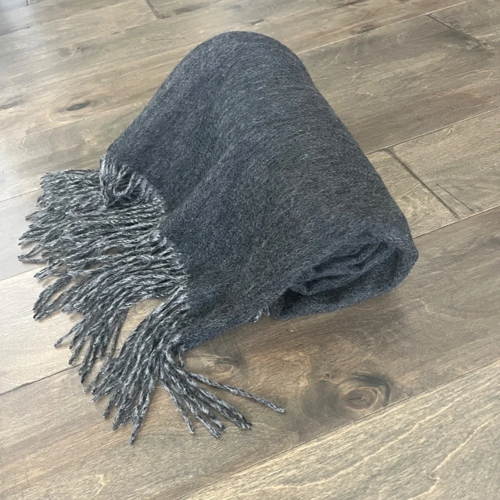 NWOT a & R Cashmere Throw Gray Reversible - Picture 3 of 8